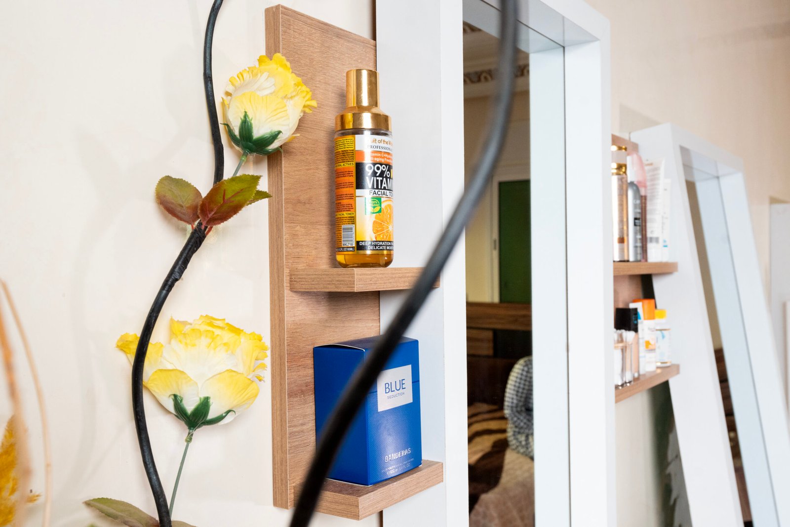 Meuble Pero – Design moderne et luxueux avec miroirs à double cadre – Image 8